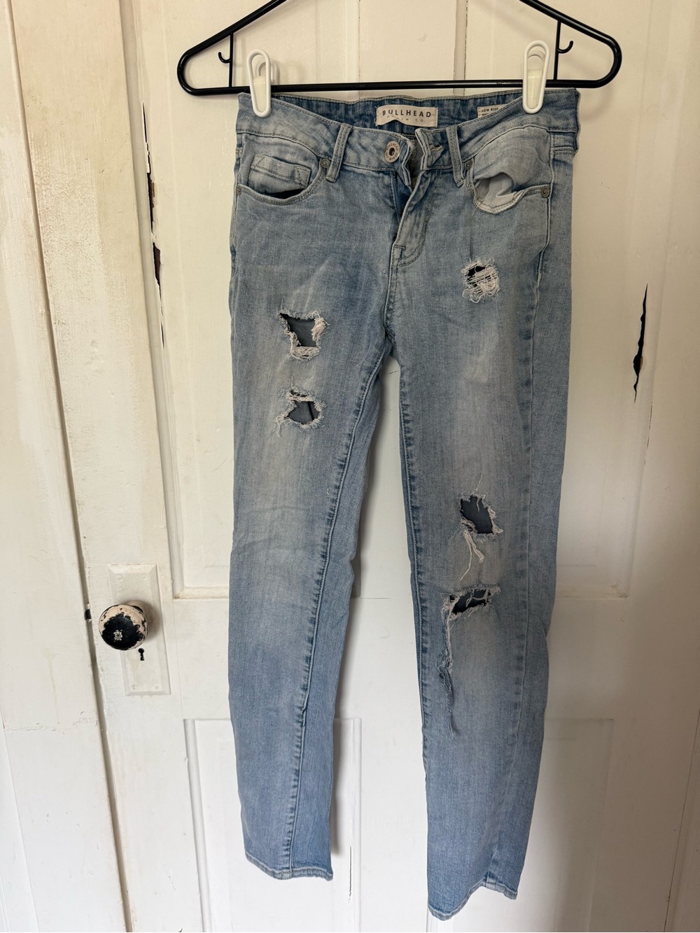 Bullhead Low Rise Ripped Skinny Jeans